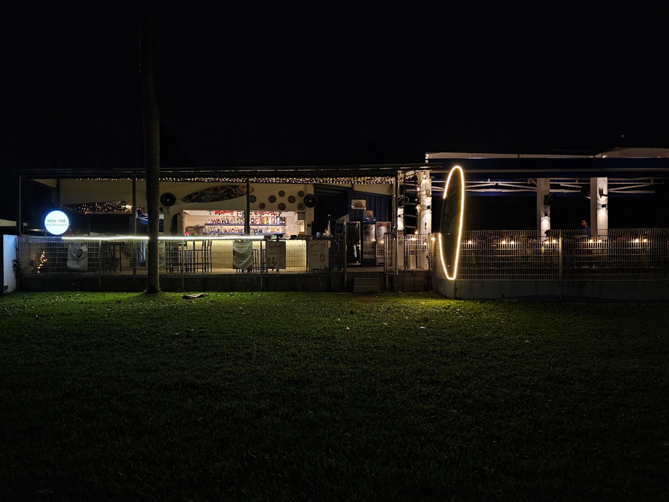 High Tide Bistro and Bar - Petfriendly Singapore