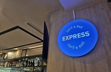 Cafe bar express at Holiday Inn Express & Suites Singapore